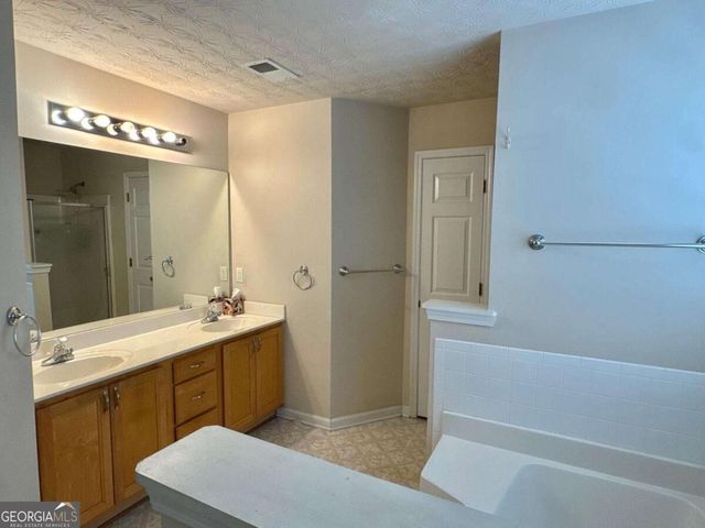 1431 Log Cabin Lane, Lawrenceville, GA 30045