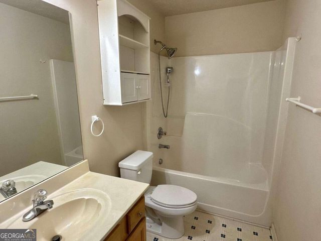 1431 Log Cabin Lane, Lawrenceville, GA 30045
