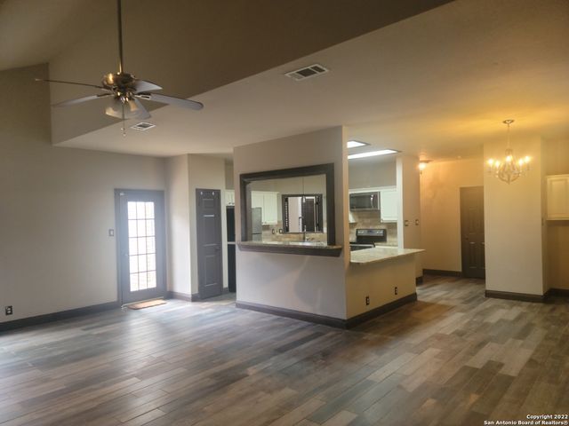 223 WILLOWBLUFF DR, San Antonio, TX 78216