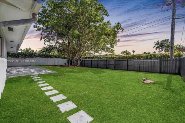 11660 Canal Dr, North Miami, FL 33181