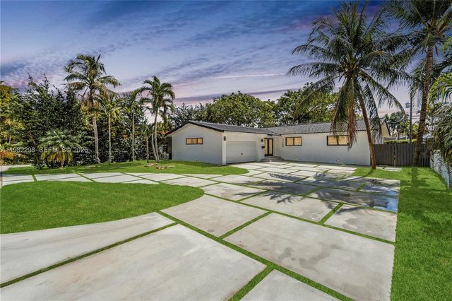 11660 Canal Dr, North Miami, FL 33181