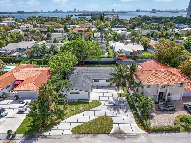 11660 Canal Dr, North Miami, FL 33181