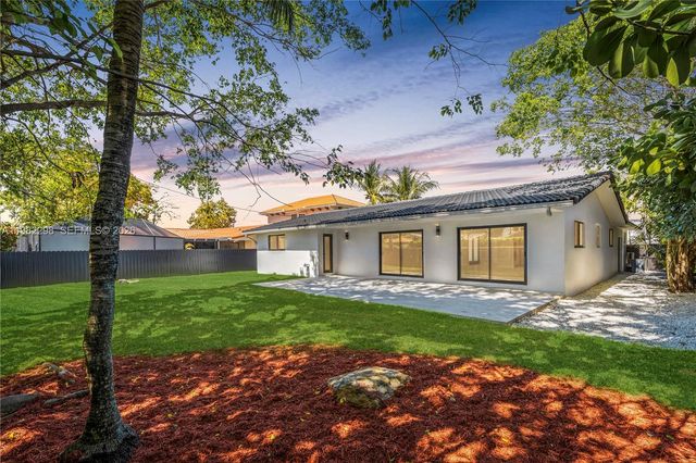 11660 Canal Dr, North Miami, FL 33181