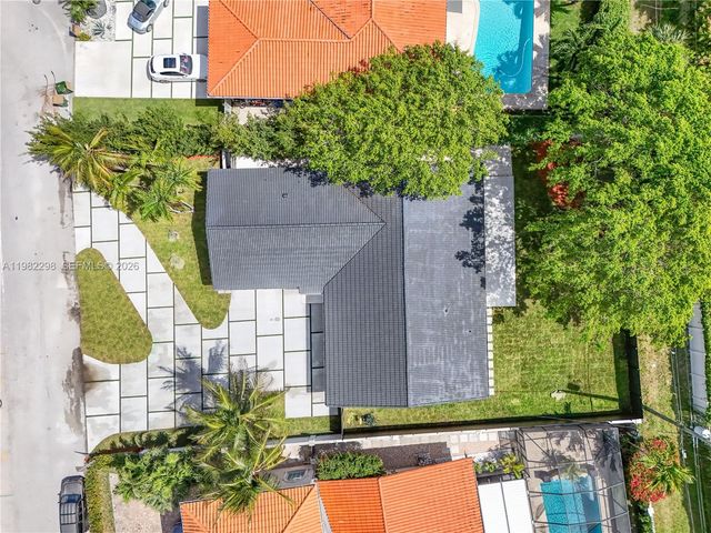 11660 Canal Dr, North Miami, FL 33181