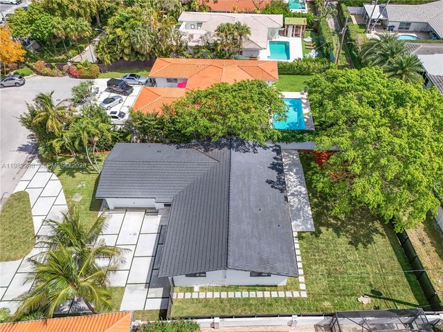 11660 Canal Dr, North Miami, FL 33181