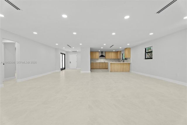 11660 Canal Dr, North Miami, FL 33181