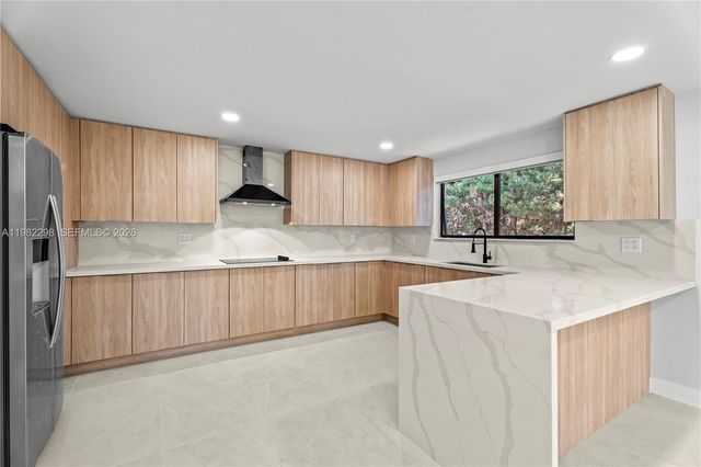 11660 Canal Dr, North Miami, FL 33181