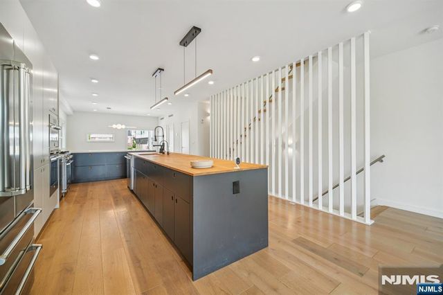 66 Henry B, Palisades Park, NJ 07650