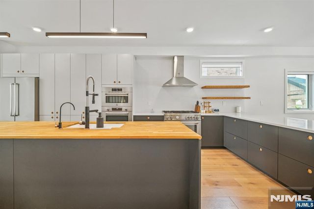 66 Henry B, Palisades Park, NJ 07650