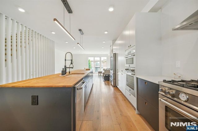 66 Henry B, Palisades Park, NJ 07650