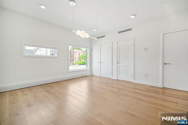 66 Henry B, Palisades Park, NJ 07650
