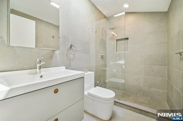 66 Henry B, Palisades Park, NJ 07650