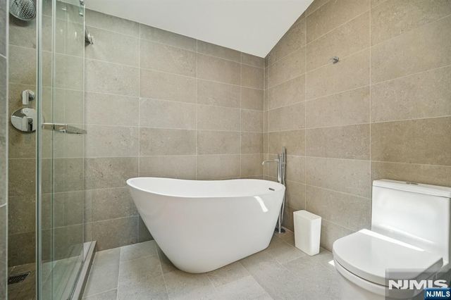 66 Henry B, Palisades Park, NJ 07650