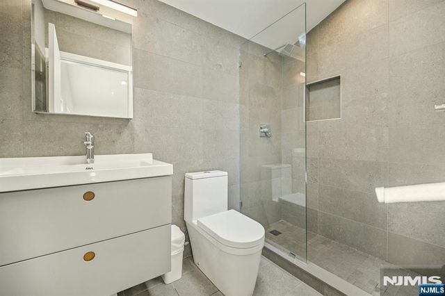 66 Henry B, Palisades Park, NJ 07650