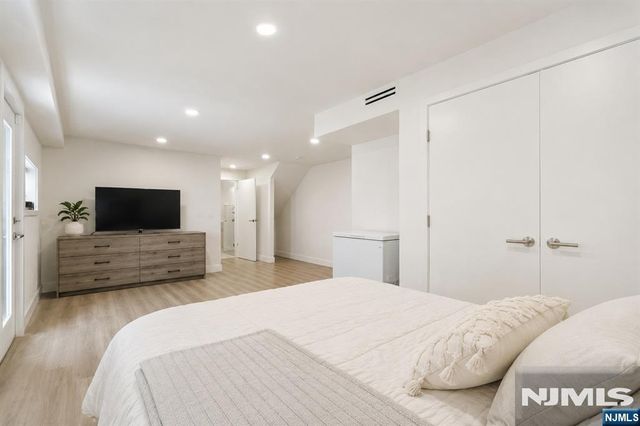 66 Henry B, Palisades Park, NJ 07650