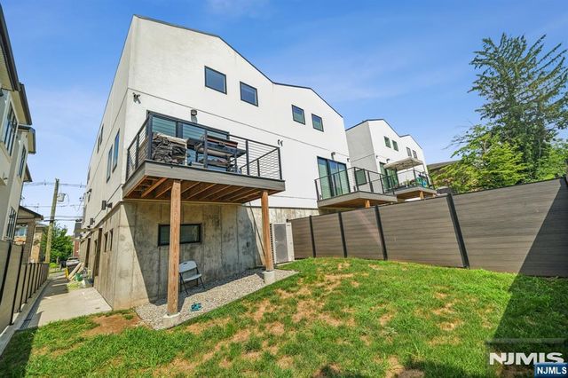 66 Henry B, Palisades Park, NJ 07650
