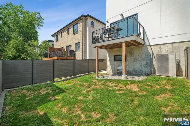 66 Henry B, Palisades Park, NJ 07650