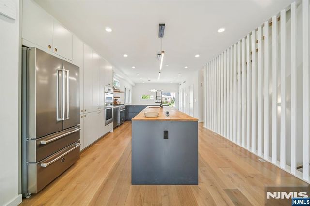 66 Henry B, Palisades Park, NJ 07650