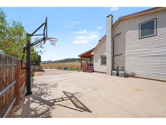 7800 Gregory Dr, Berthoud, CO 80513