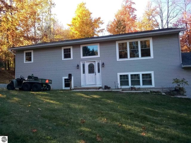 3303 Columbine Court, Traverse City, MI 49686