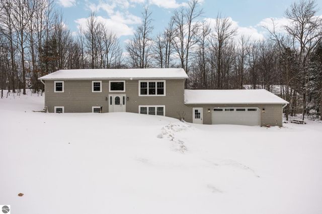3303 Columbine Court, Traverse City, MI 49686
