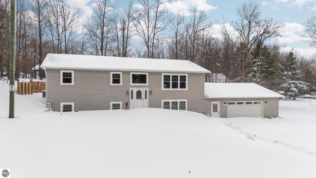 3303 Columbine Court, Traverse City, MI 49686