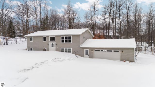 3303 Columbine Court, Traverse City, MI 49686