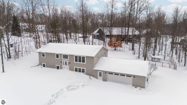 3303 Columbine Court, Traverse City, MI 49686