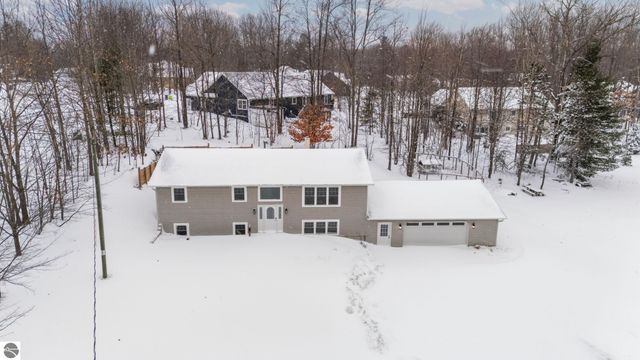 3303 Columbine Court, Traverse City, MI 49686