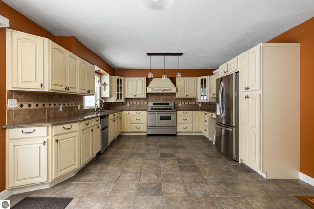 3303 Columbine Court, Traverse City, MI 49686