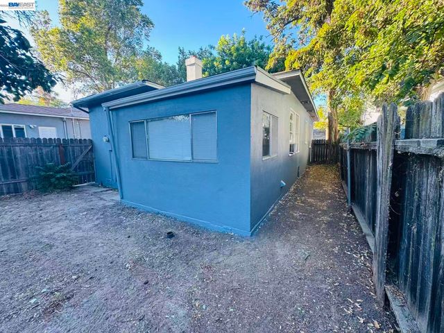 1034 x st, Sacramento, CA 95818