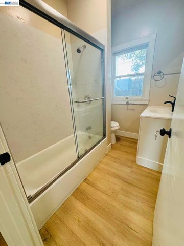 1034 x st, Sacramento, CA 95818