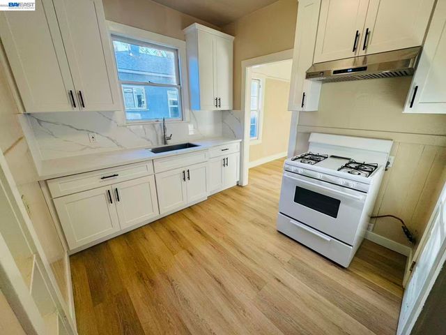 1034 x st, Sacramento, CA 95818