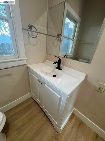 1034 x st, Sacramento, CA 95818