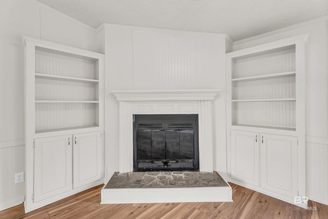 102 S Wren Lane, Robertsdale, AL 36567