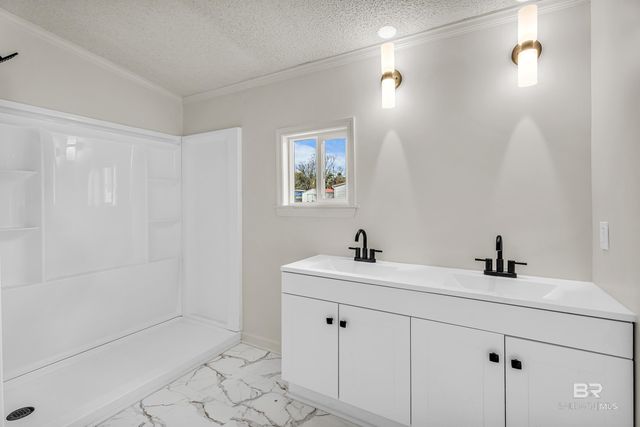 102 S Wren Lane, Robertsdale, AL 36567