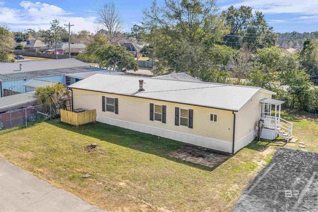 102 S Wren Lane, Robertsdale, AL 36567