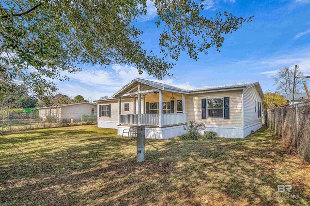 102 S Wren Lane, Robertsdale, AL 36567