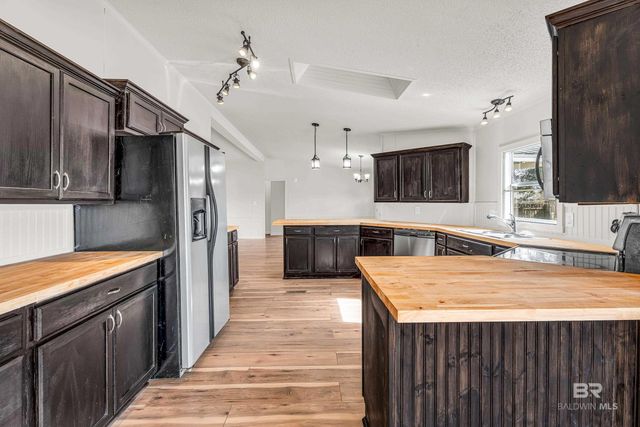 102 S Wren Lane, Robertsdale, AL 36567