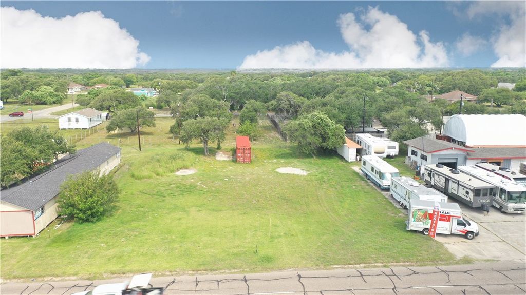732 N Commercial St, Aransas Pass, TX 78336 — exterior