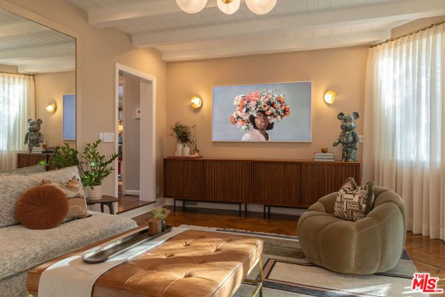 160 Bronwood Avenue, Los Angeles, CA 90049