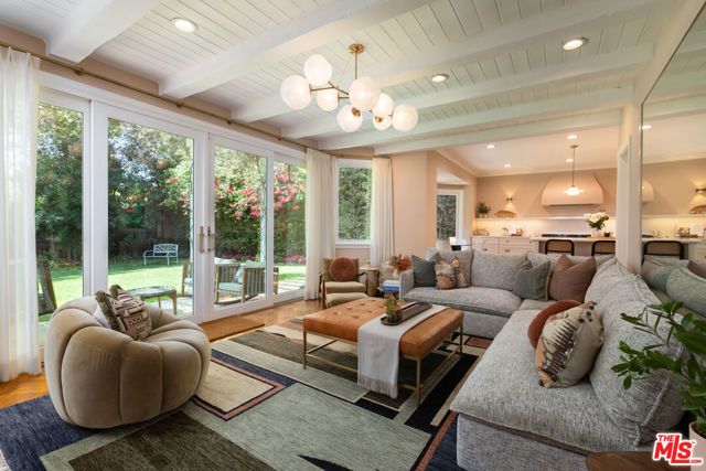 160 Bronwood Avenue, Los Angeles, CA 90049