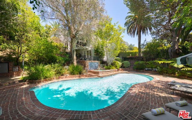 160 Bronwood Avenue, Los Angeles, CA 90049
