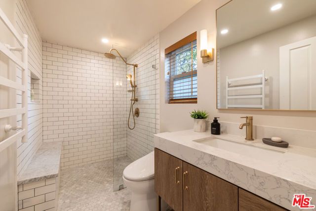 160 Bronwood Avenue, Los Angeles, CA 90049