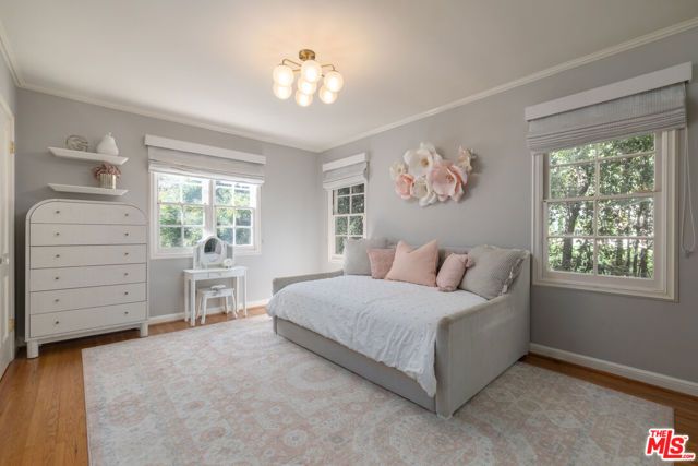160 Bronwood Avenue, Los Angeles, CA 90049