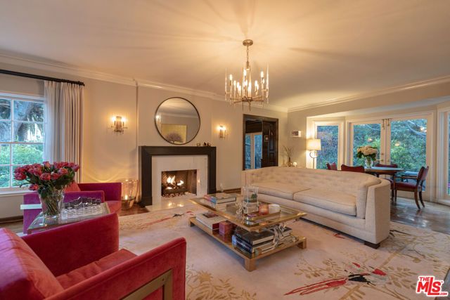 160 Bronwood Avenue, Los Angeles, CA 90049