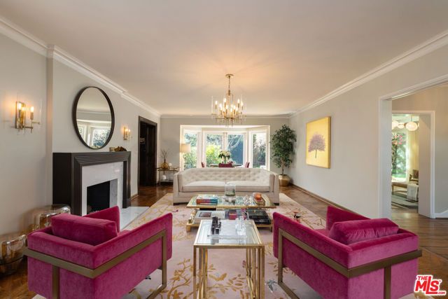 160 Bronwood Avenue, Los Angeles, CA 90049