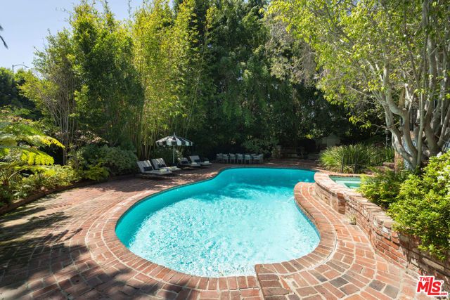 160 Bronwood Avenue, Los Angeles, CA 90049