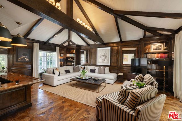 160 Bronwood Avenue, Los Angeles, CA 90049