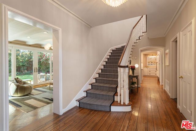 160 Bronwood Avenue, Los Angeles, CA 90049